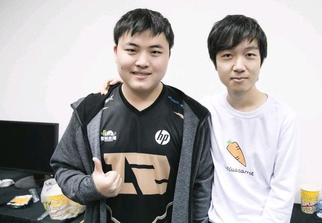 发更衣室低 发更衣室低